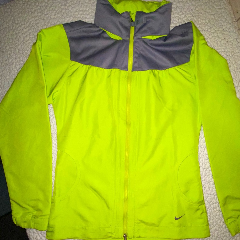 ⛳️ Nike Golf woman’s awesome jacket!